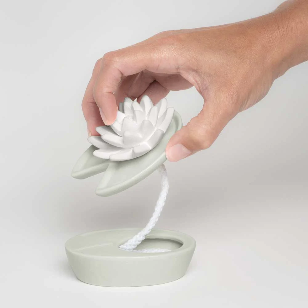 Water Blossom Porcelain Aroma Diffuser - Image 2